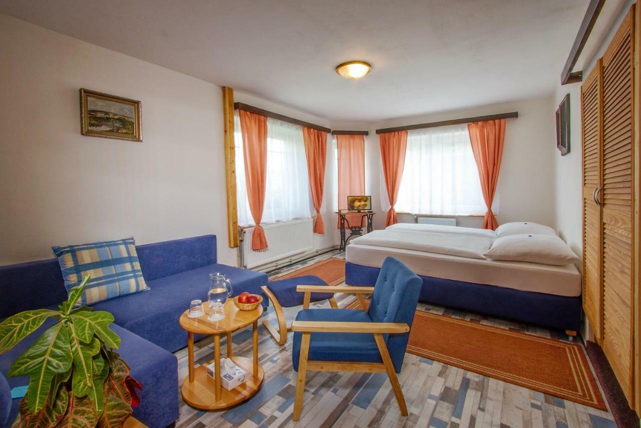 Rodinny Hotel Kaiser Десна Екстер'єр фото