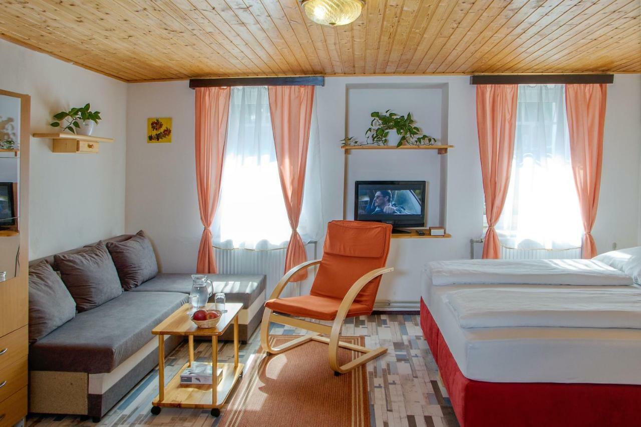 Rodinny Hotel Kaiser Десна Екстер'єр фото